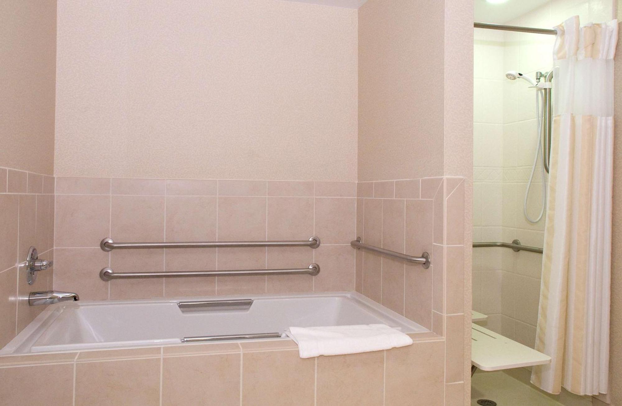 Hilton Garden Inn Mount Holly/Westampton Экстерьер фото